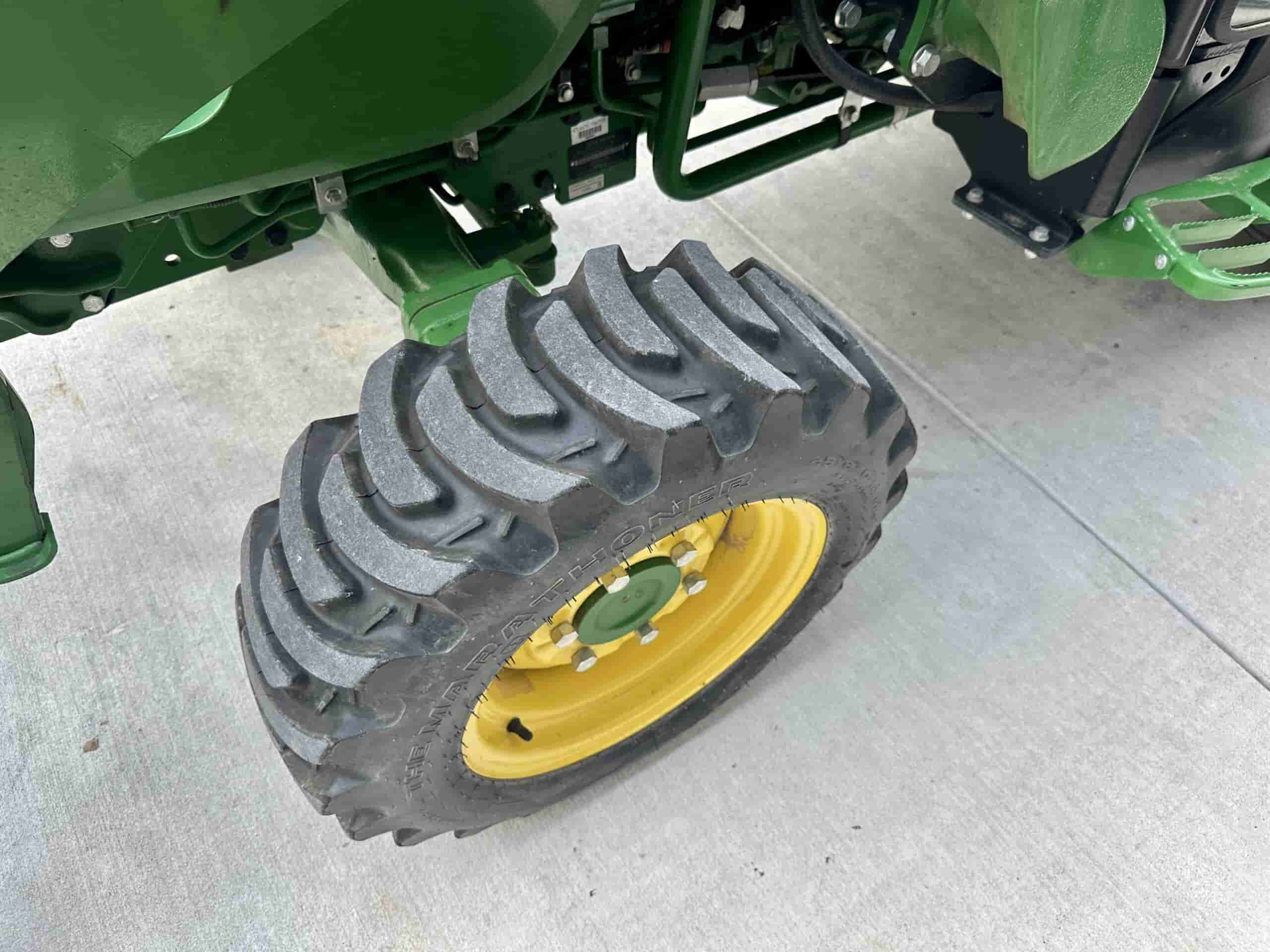 2020 John Deere 3033R
